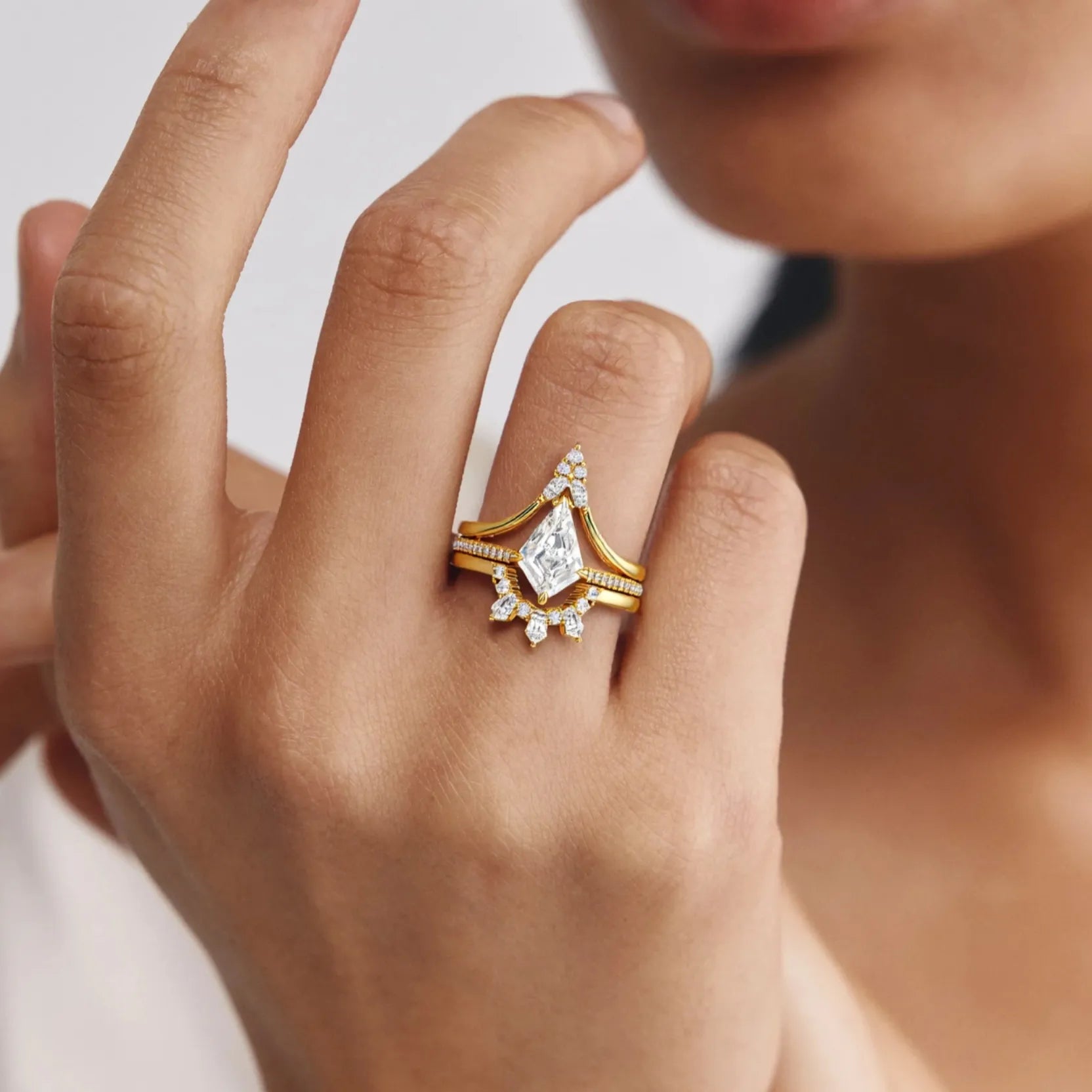 Bague Regal avec diamants taille cerf-volant