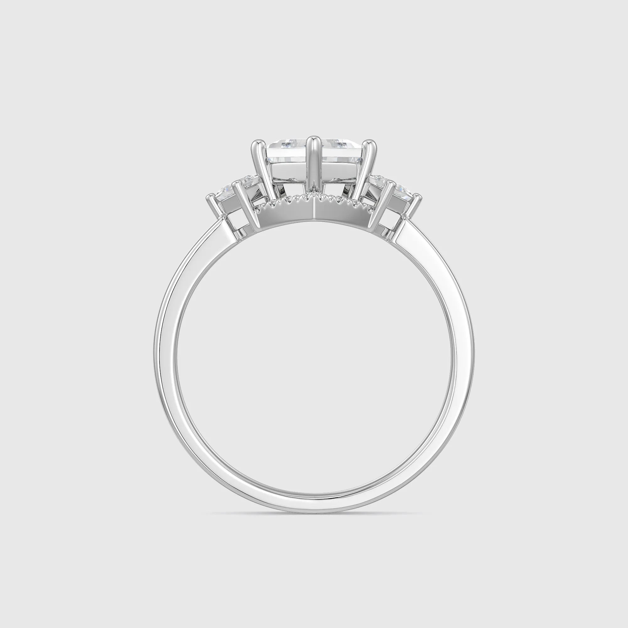 Bague Regal avec diamants taille cerf-volant