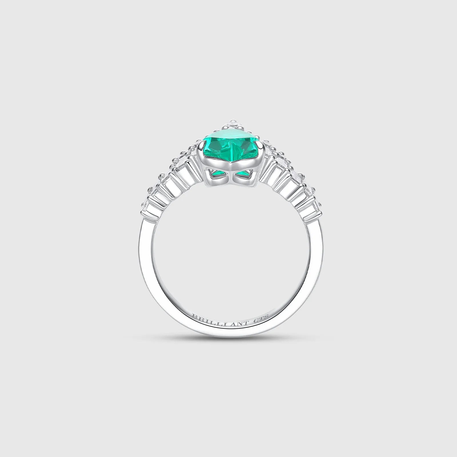 Heart-shaped Emerald Ring with Baguette Diamonds - BRILLIANT CARATS