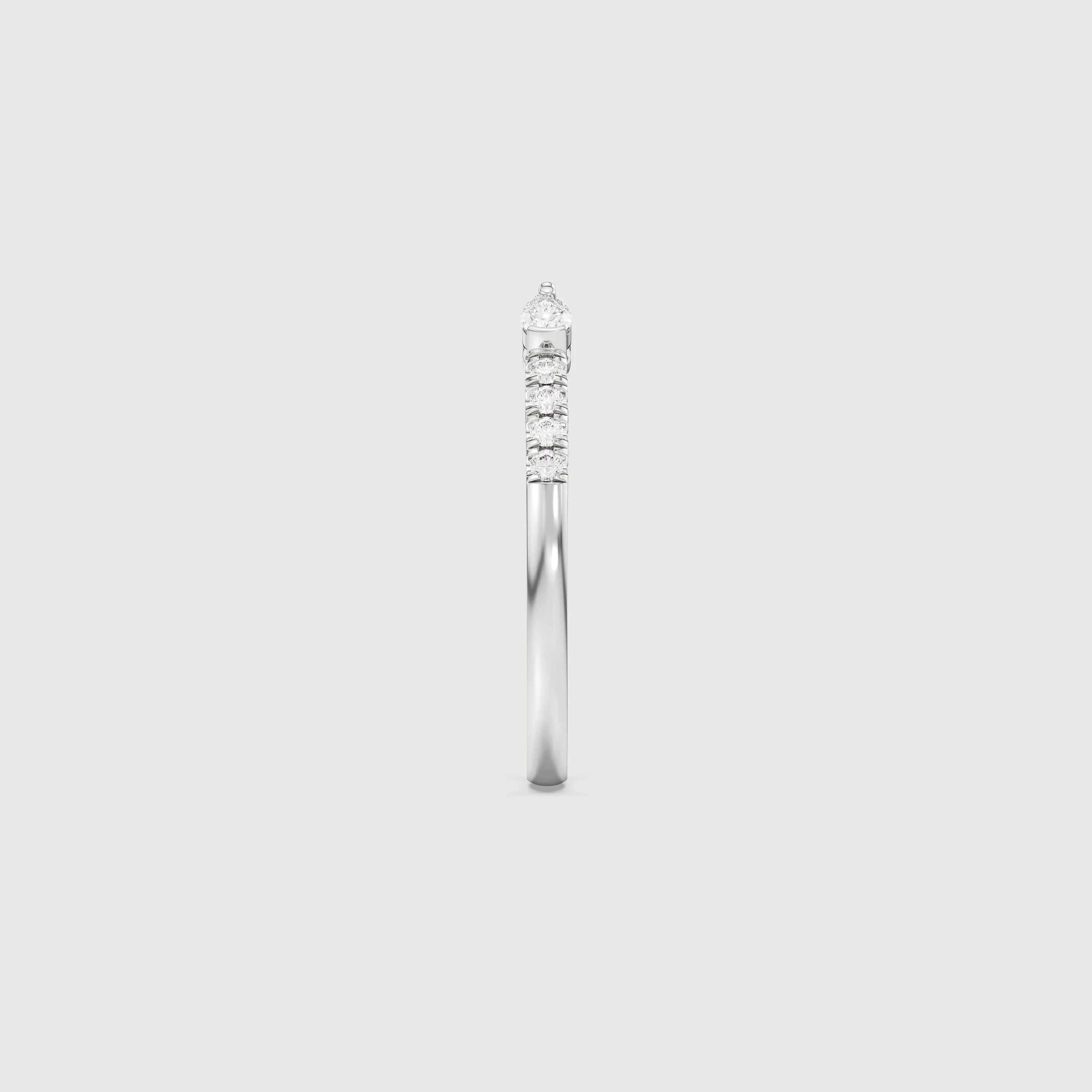 Bague minimaliste avec diamants en forme de poire et de rond