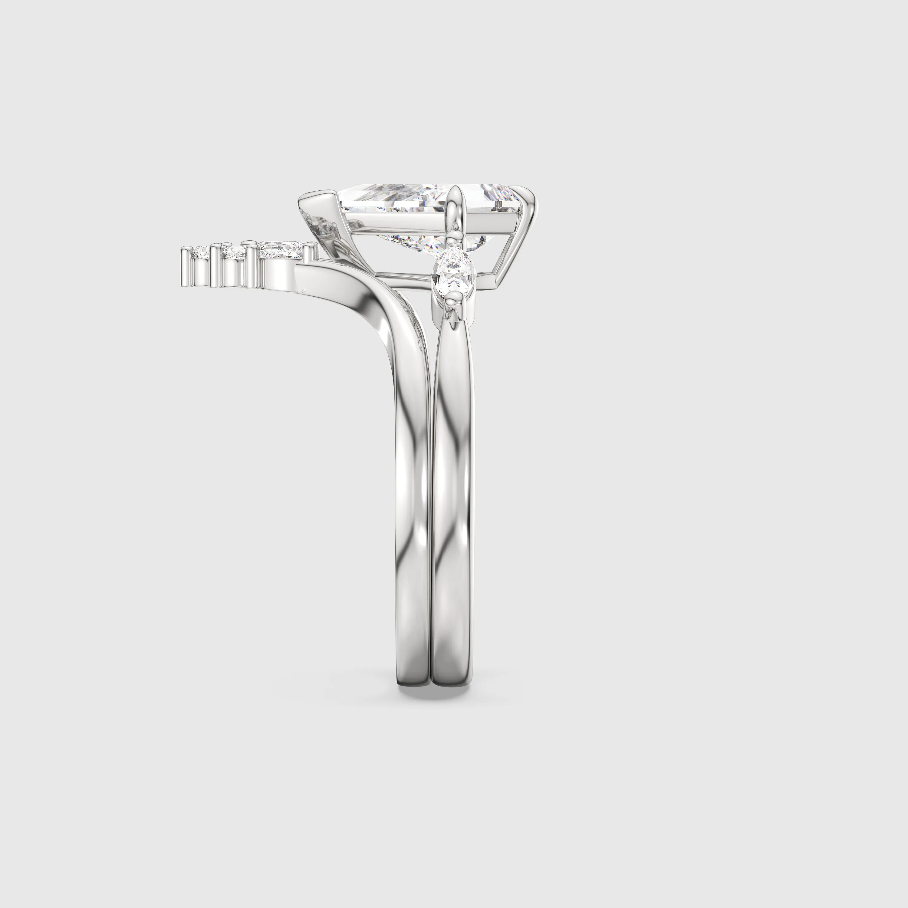 Kite Diamond ring set 2pcs with a white background