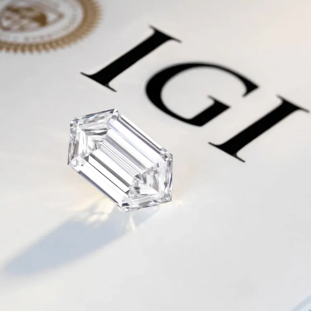 Hexagon cut diamond with IGI certificate, fine jewelry