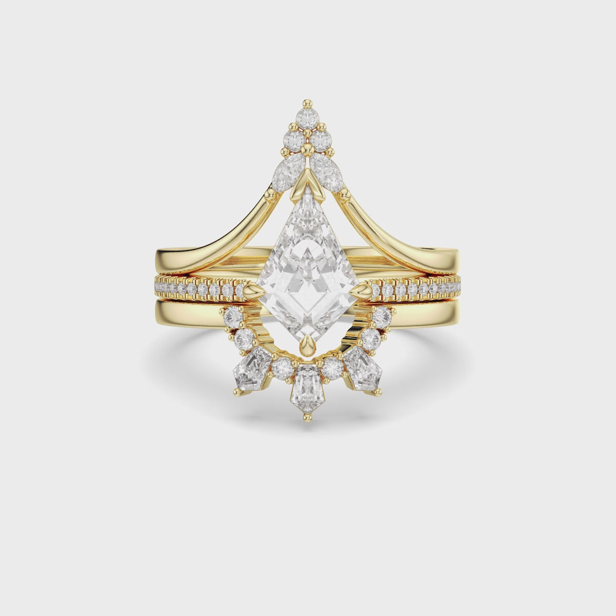 Bague Regal avec diamants taille cerf-volant