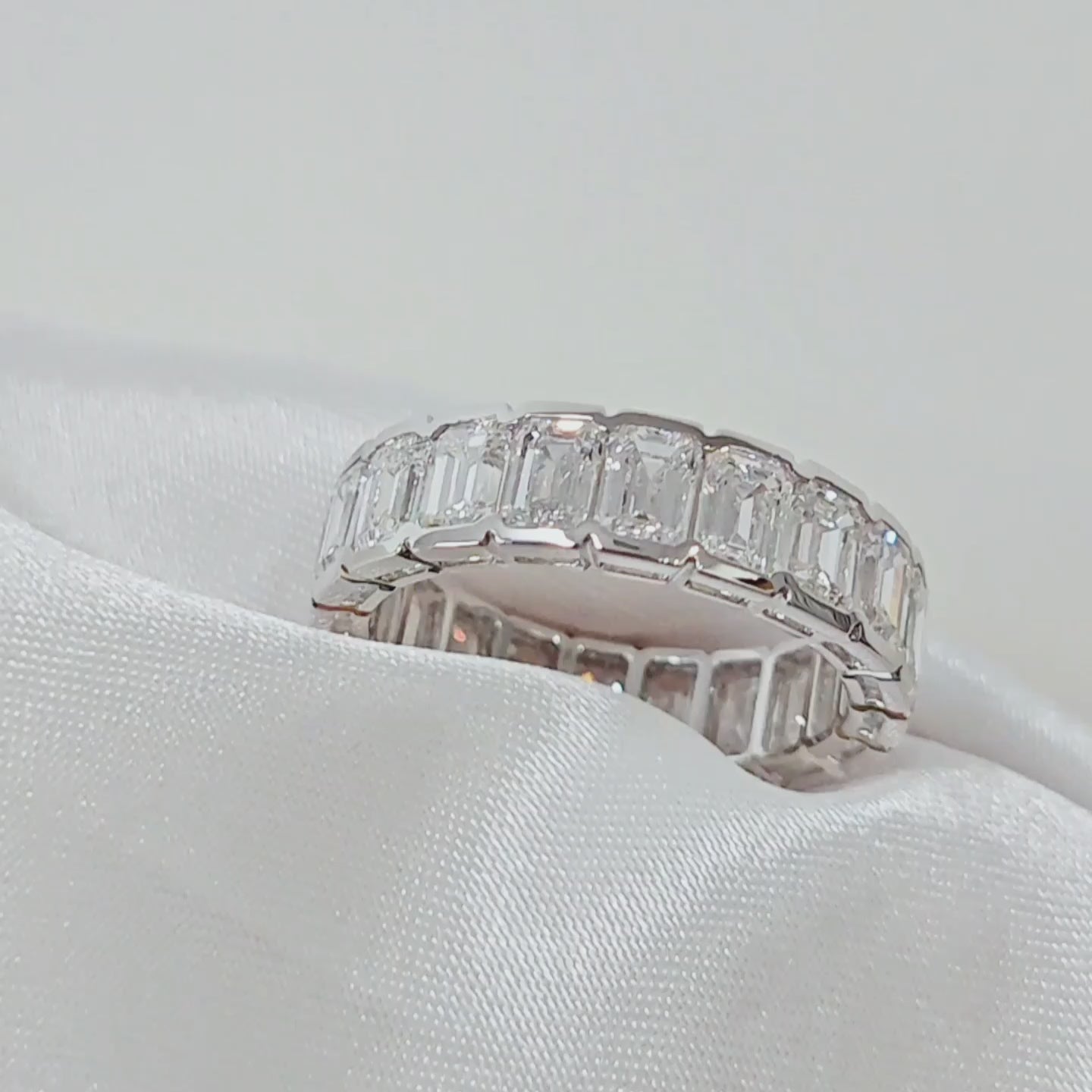Modern Romance – Snag-Free Sparkle Emerald-Cut Lab Diamond Eternity Band
