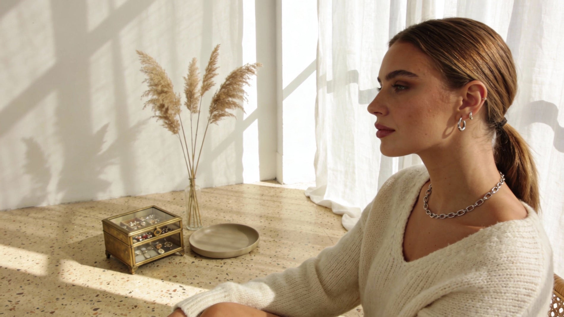 What Trendy Jewelry Can You Pair With a Sporty Sweatshirt?