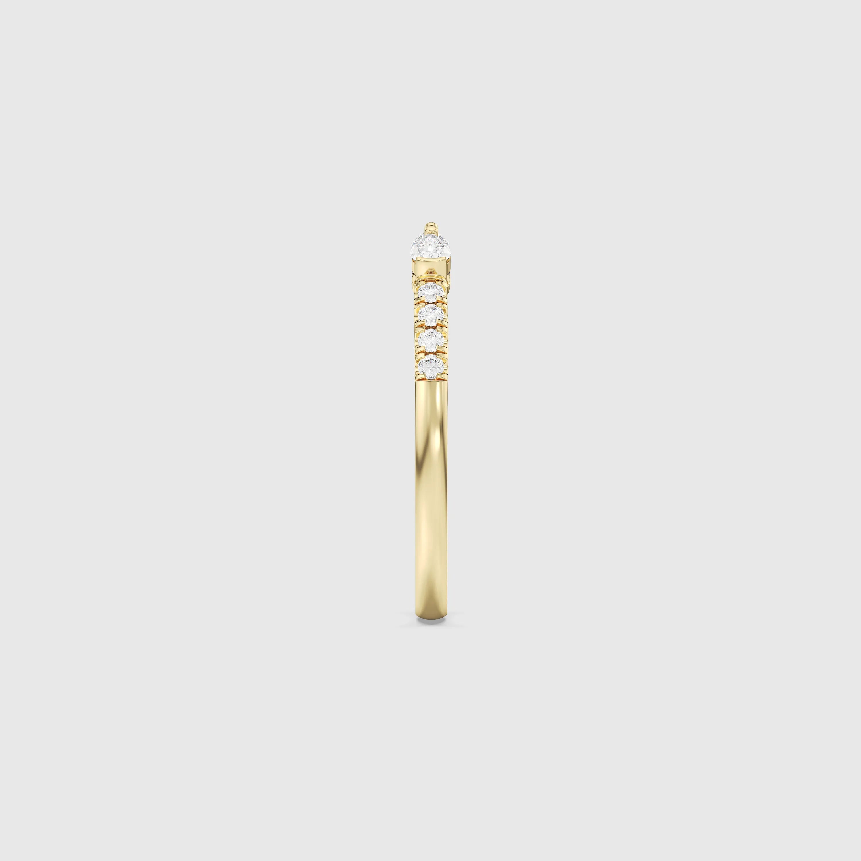 Bague minimaliste avec diamants en forme de poire et de rond