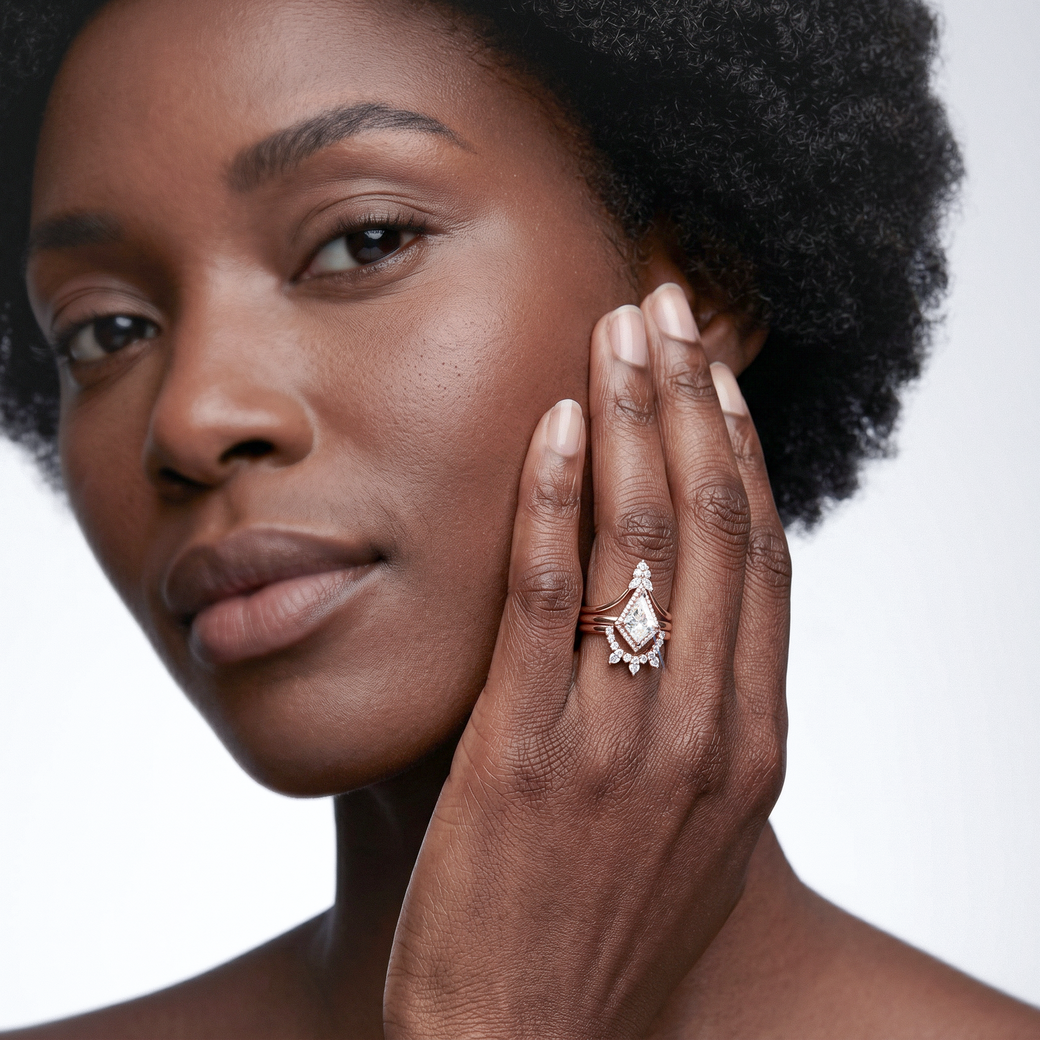 Woman wearing  rose gold kite shape diamond ring set 3pcs on her hand against a white background