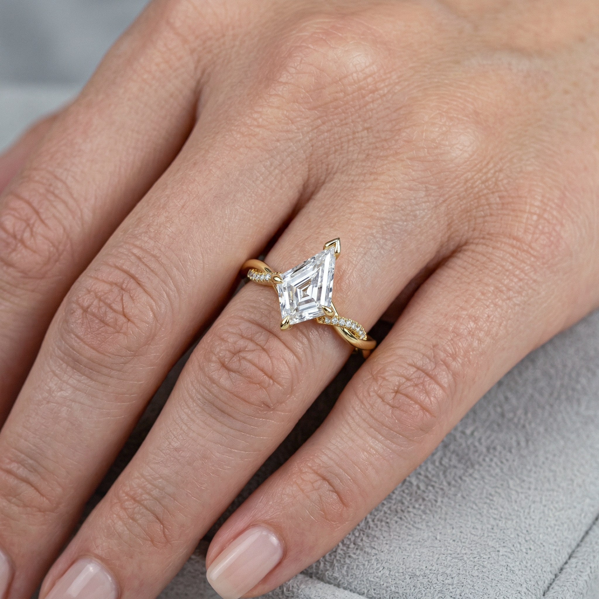 The Nexus Kite Ring ¨C Twisted Band Artistry |Pave Diamond 1-3ct