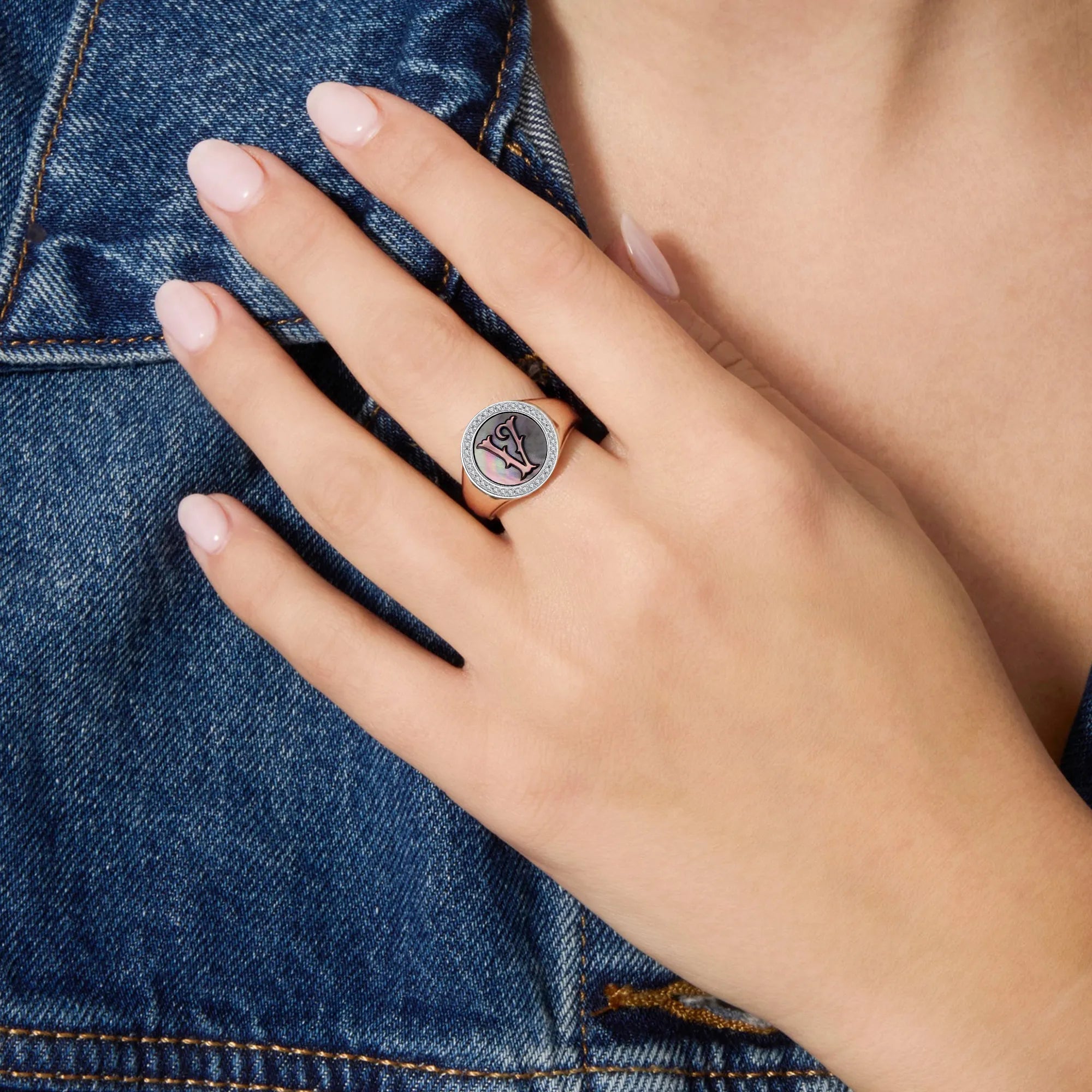 Custom Vintage Signet Alphabet Ring丨Initial V