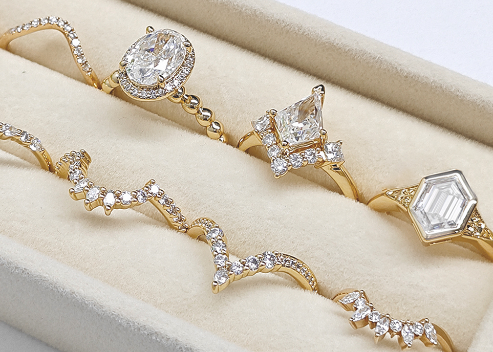 Best Jewelry for a Royal Blue Dress (Gold, Silver & Gems) Best Jewelry for a Royal Blue Dress (Gold, Silver & Gems)