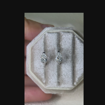 0.5ct*2 pear diamond hoop earring displaying