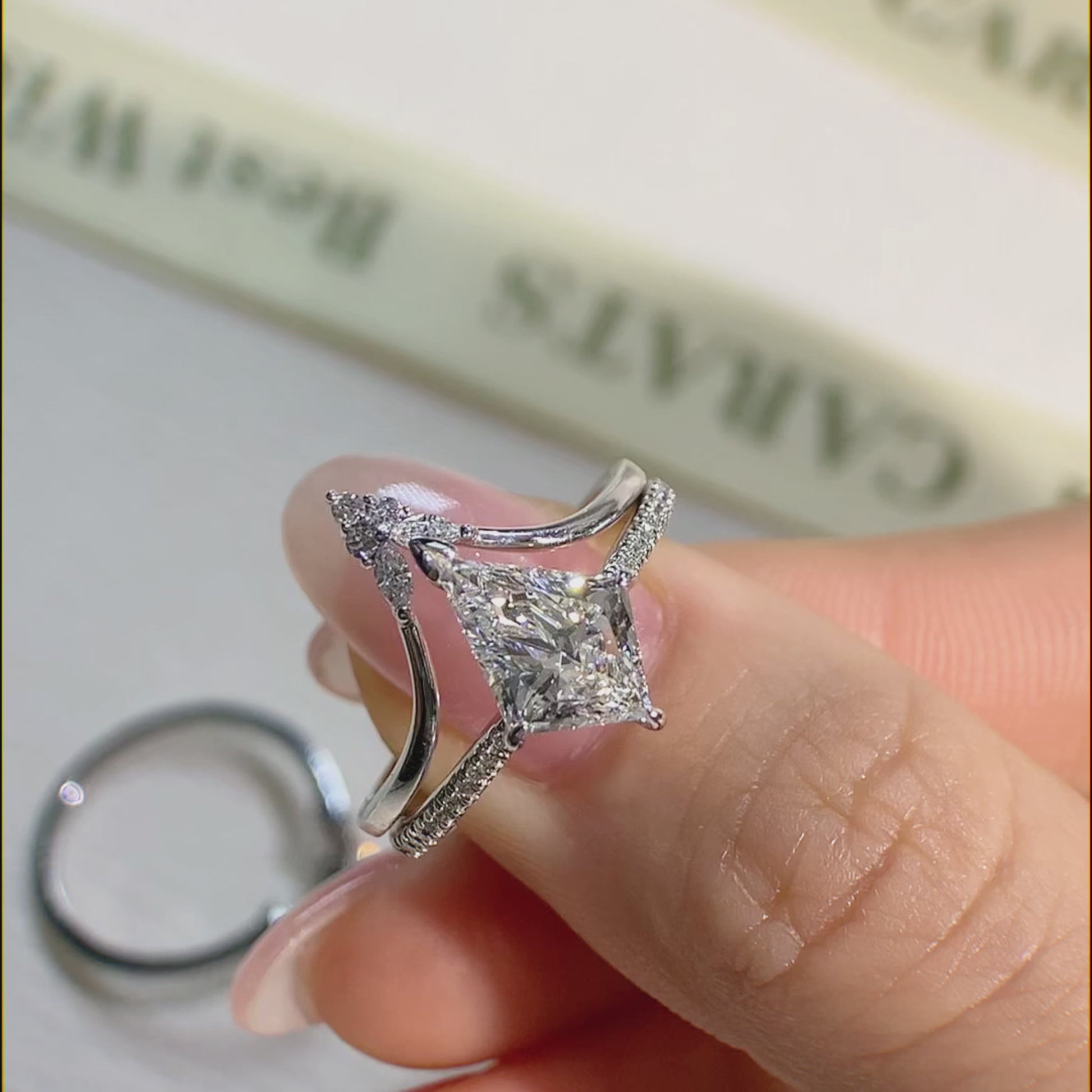 kite shape diamond ring set