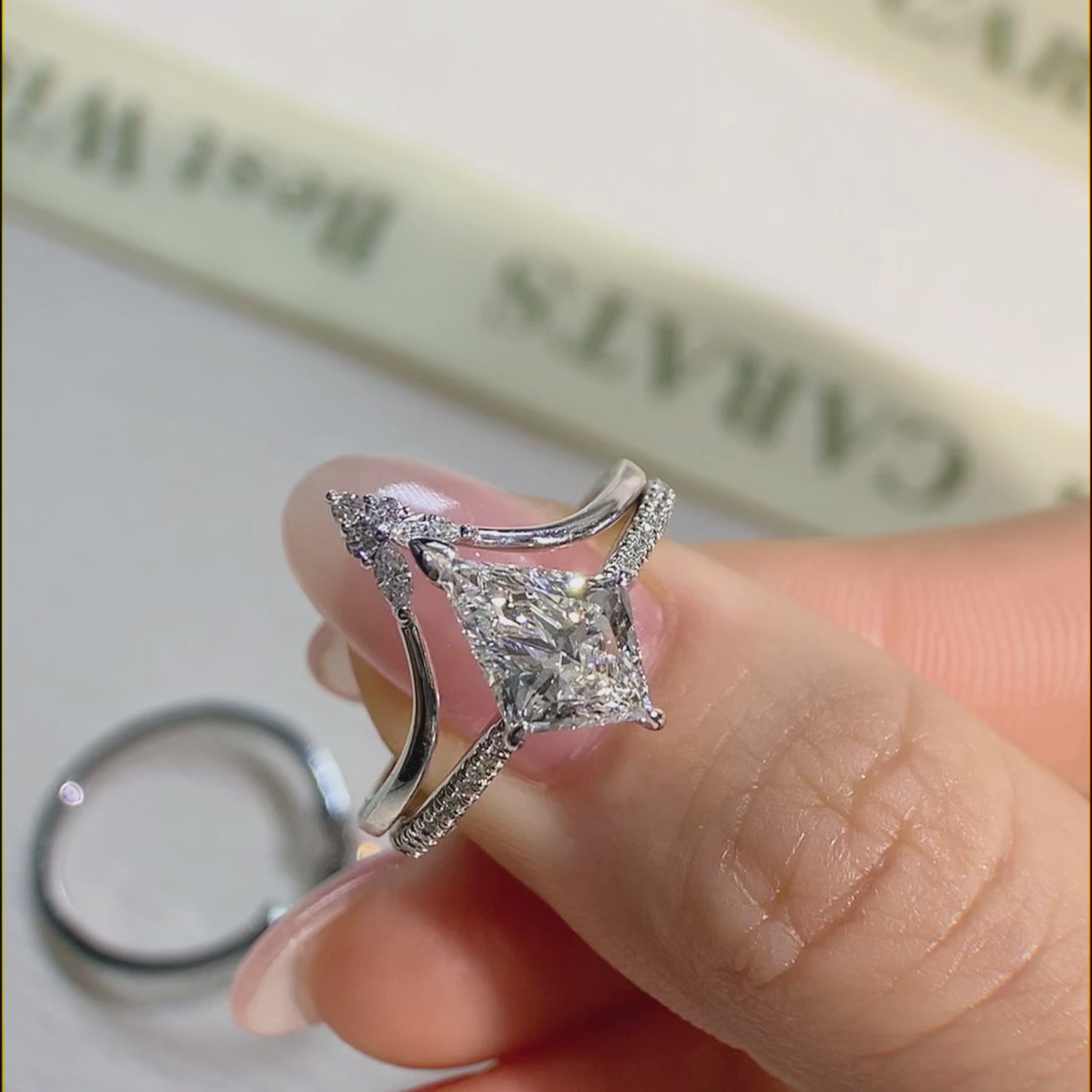 kite shape diamond ring set