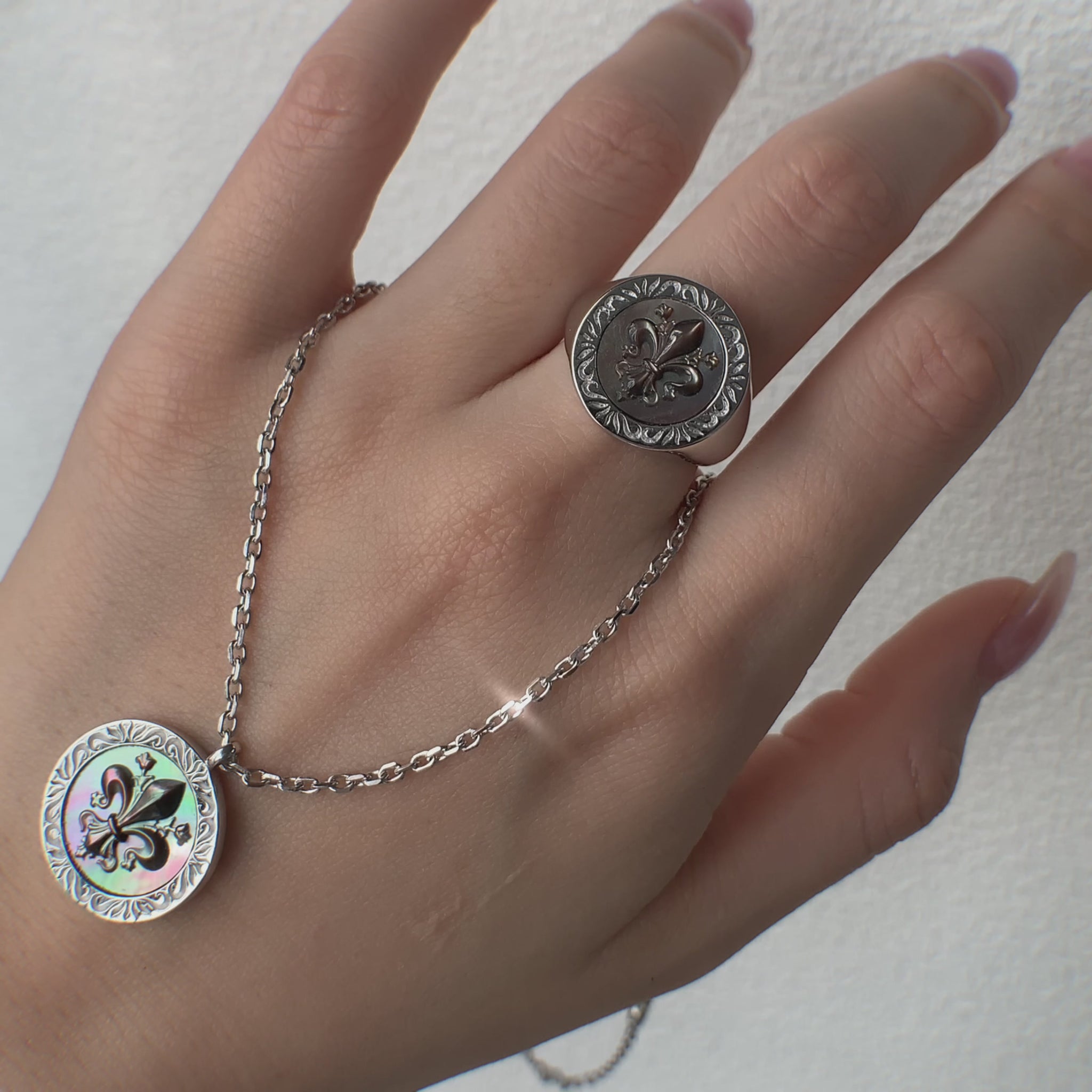 wrearing mother of pearl Silver  ring and necklace with Iris Patten